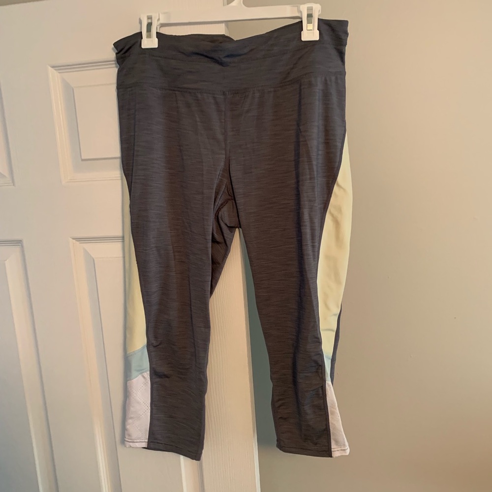 Tangerine brand capris workout pants multi-colorXL